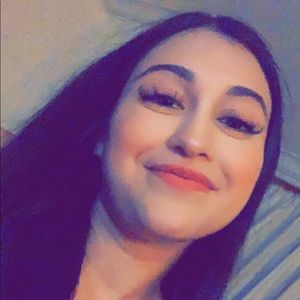 Meet your Posher, Esmeralda